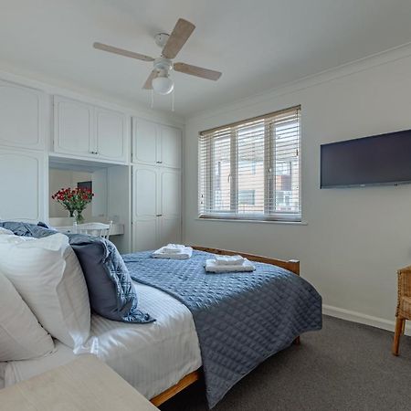 Luxury 2 Bed Room Lake View Apt Bowness Parking Esterno foto