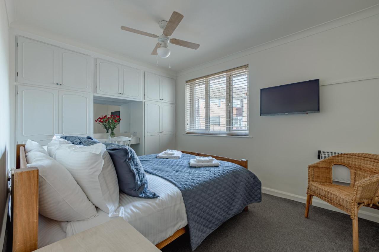 Luxury 2 Bed Room Lake View Apt Bowness Parking Esterno foto