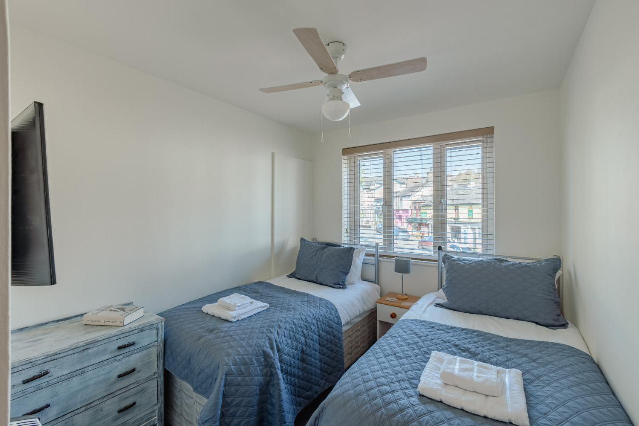Luxury 2 Bed Room Lake View Apt Bowness Parking Esterno foto