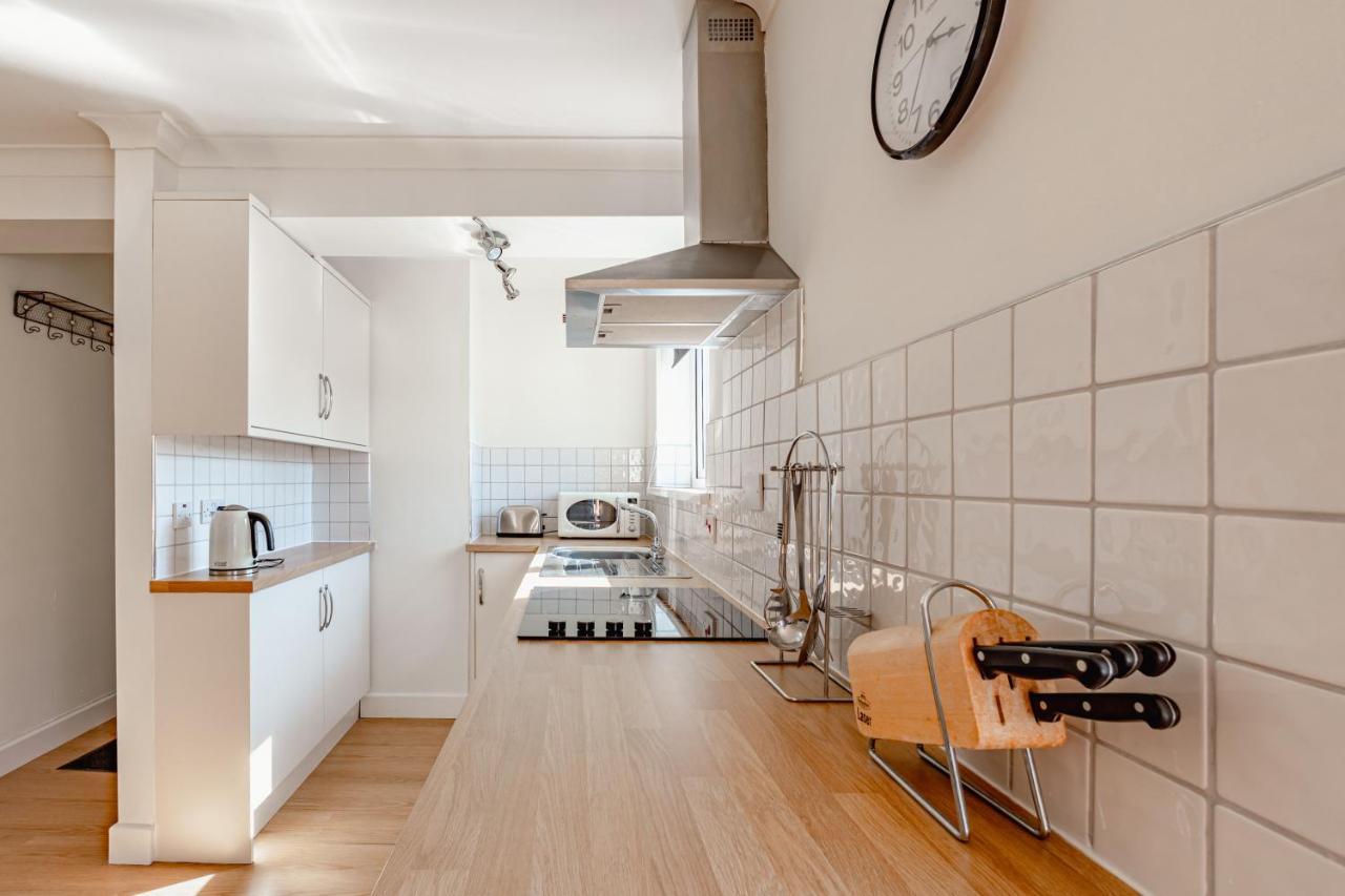 Luxury 2 Bed Room Lake View Apt Bowness Parking Esterno foto