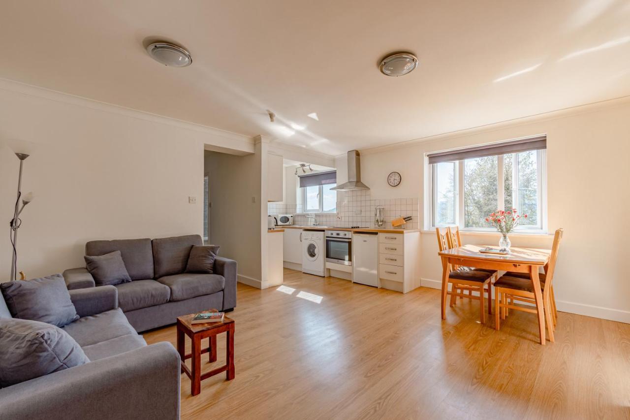 Luxury 2 Bed Room Lake View Apt Bowness Parking Esterno foto